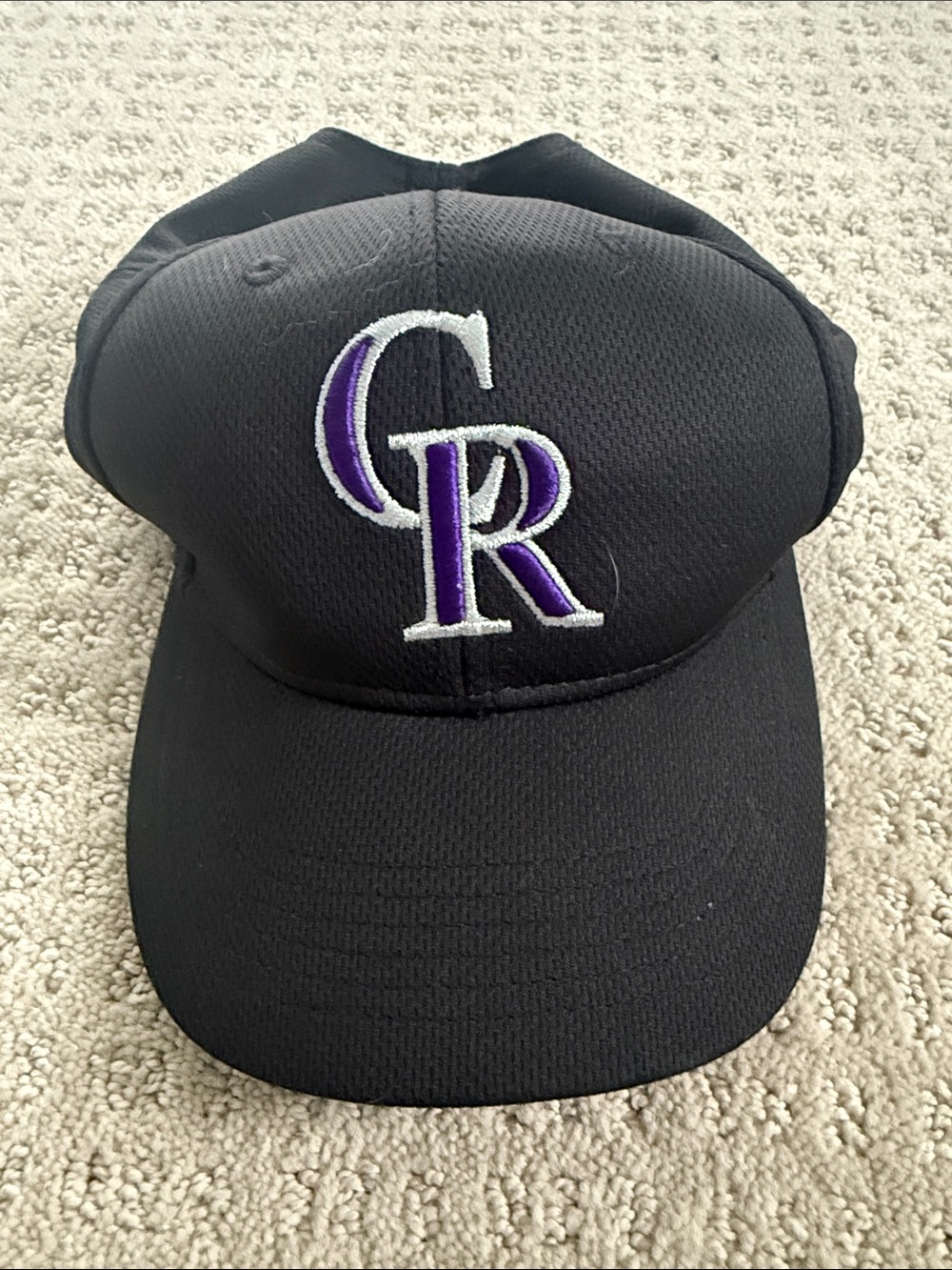 Youth Colorado Rockies hat with adjustable size in back